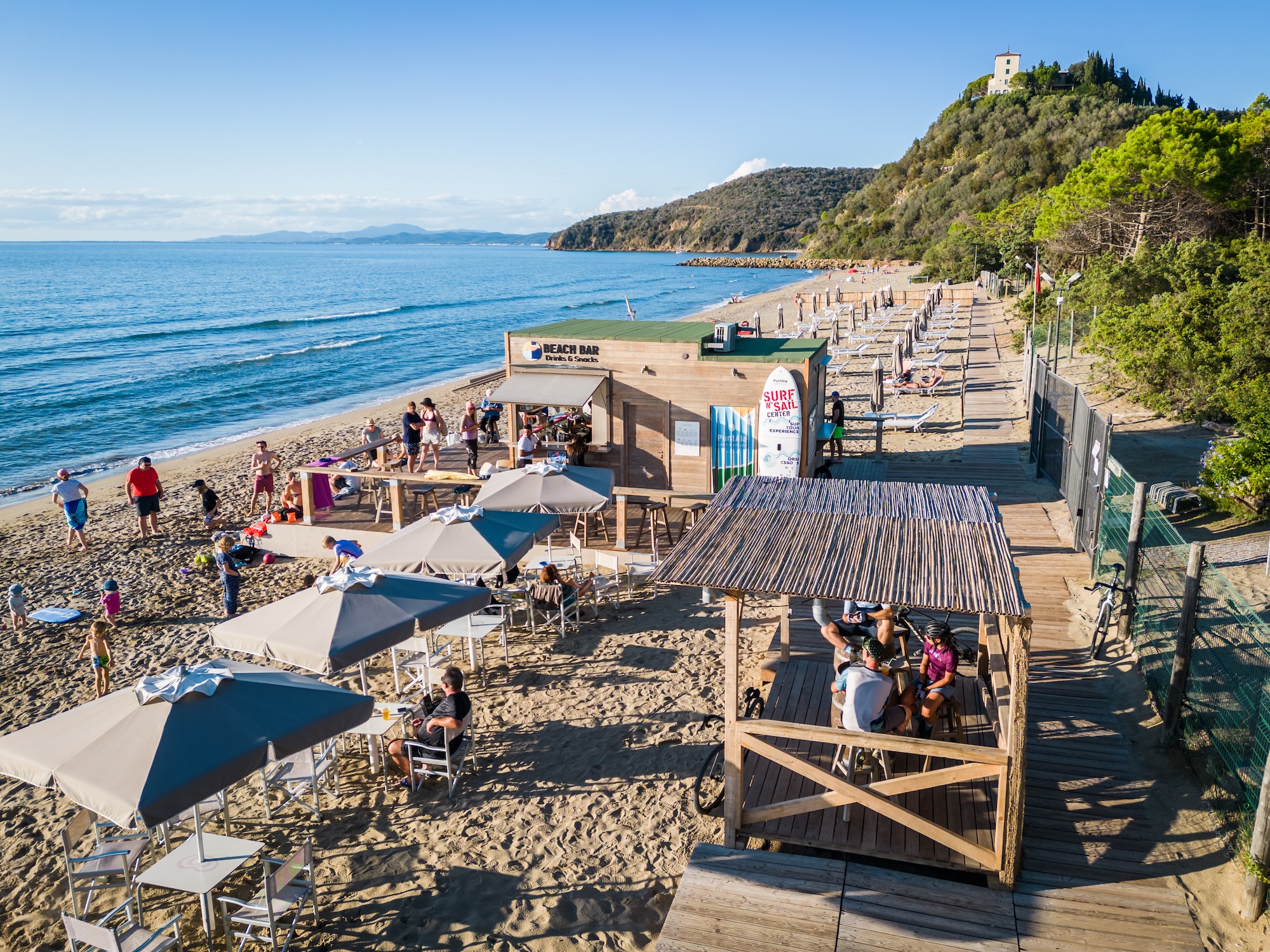 PuntAla Camp & Resort — beach bar and sandy beach with sea view